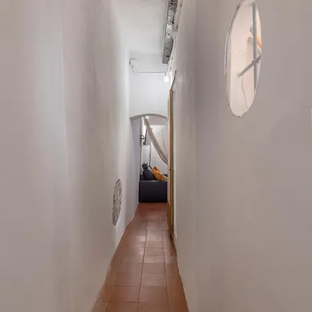 アパート With Private Courtyard!