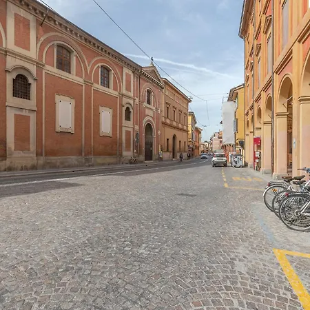 Guesthost - With Private Courtyard! Bolonya