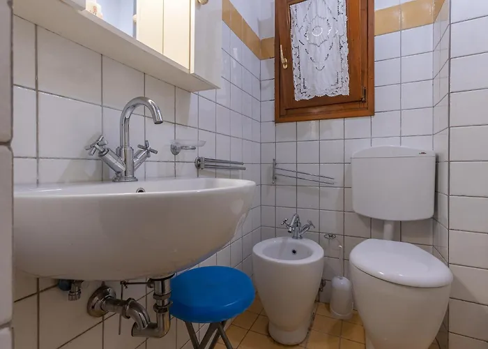 Guesthost - With Private Courtyard! Appartement *