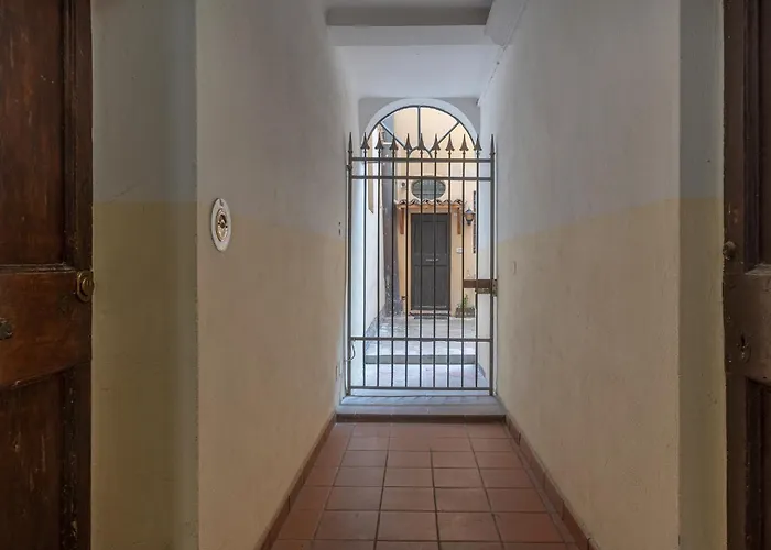 Apartment Guesthost - With Private Courtyard! Bologna