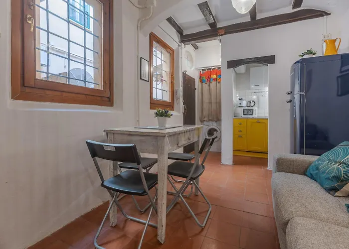 Guesthost - With Private Courtyard! Appartement