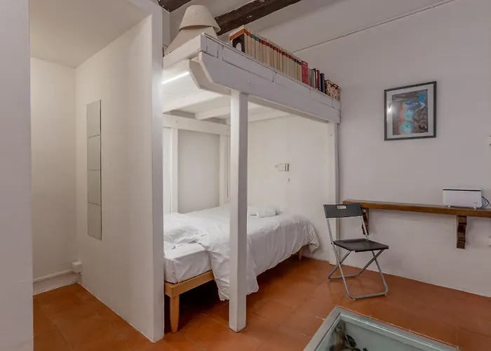 Guesthost - With Private Courtyard! Appartement *