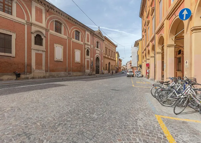 Guesthost - With Private Courtyard! Bologna