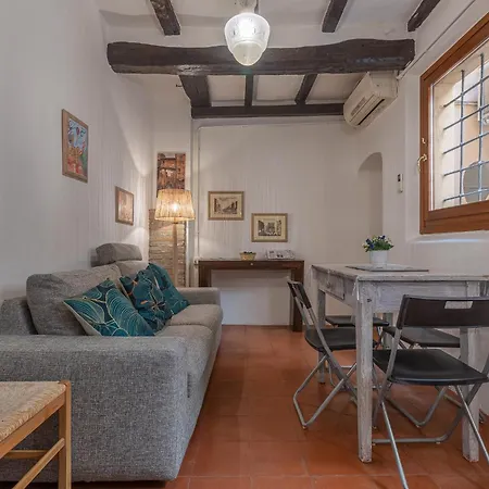 With Private Courtyard! Apartman
