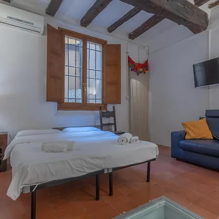 Apartman With Private Courtyard!
