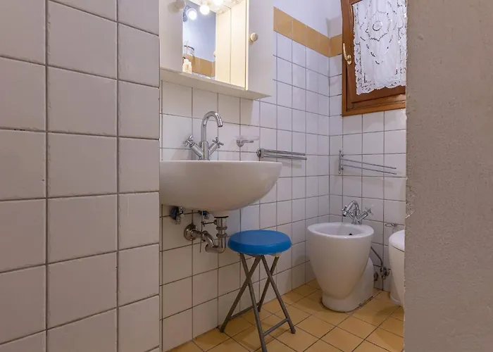 Guesthost - With Private Courtyard! Apartmán *