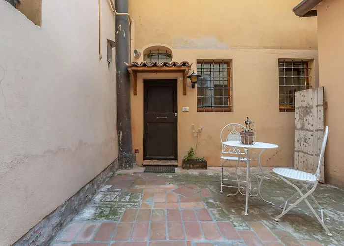 Apartmán Guesthost - With Private Courtyard! *